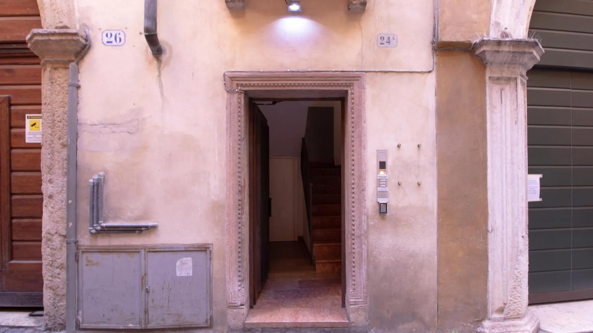 Central Romantic Attic In Verona City Center