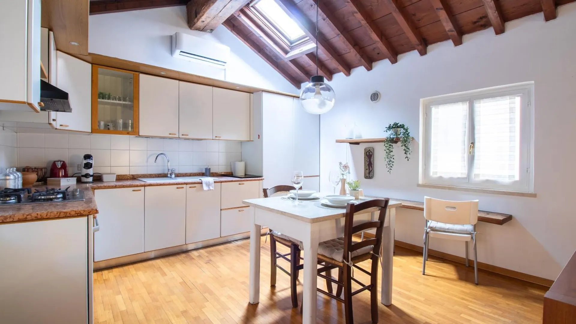 Central Romantic Attic In Verona City Center 0*,