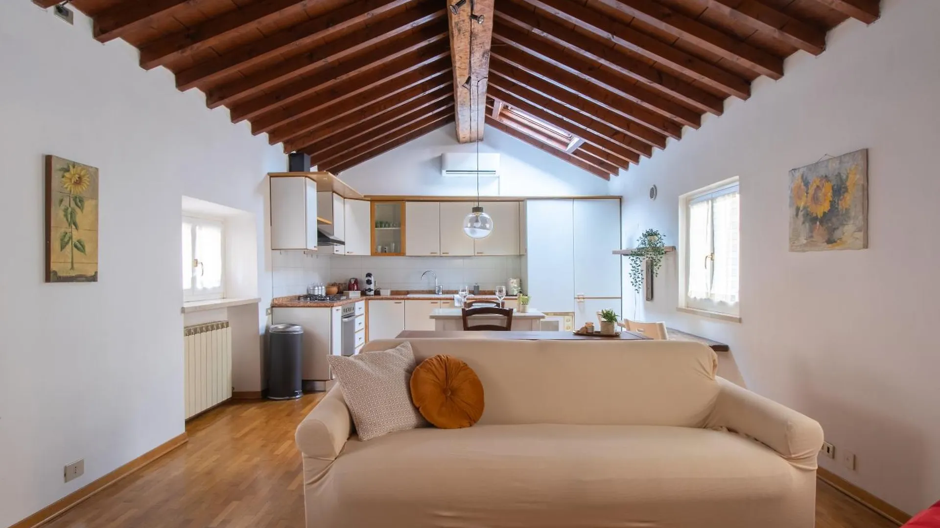 Central Romantic Attic In Verona City Center