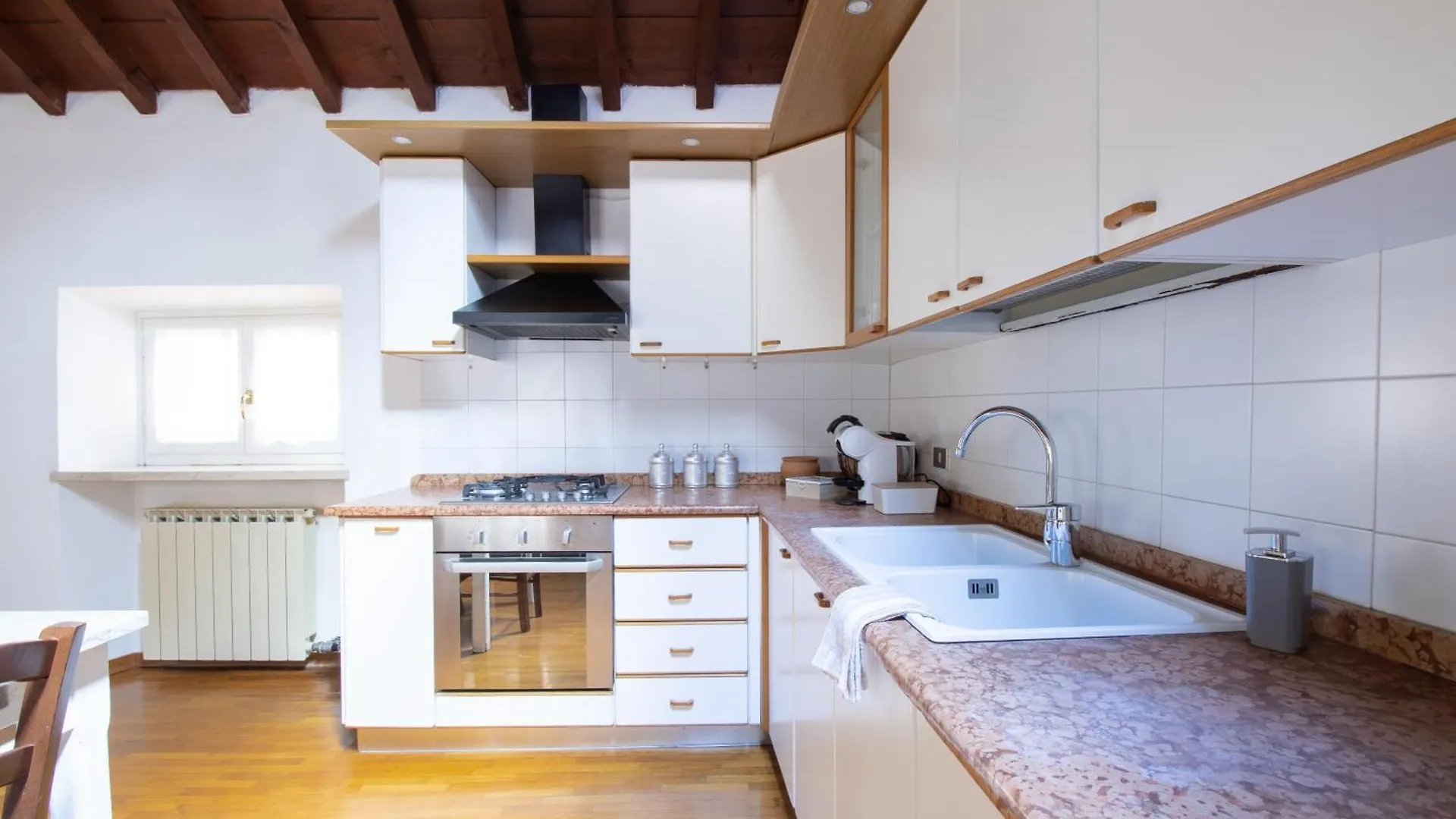 Central Romantic Attic In Verona City Center Apartment