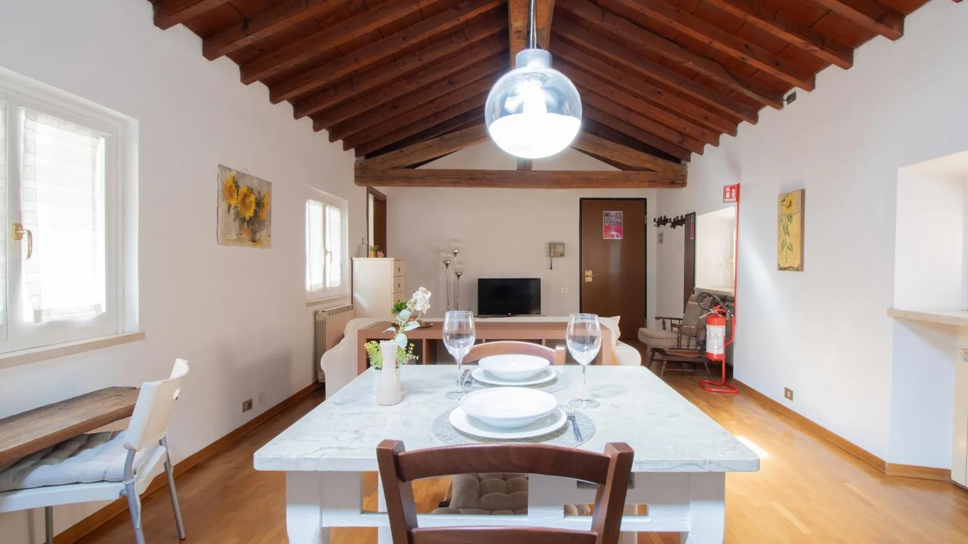 Central Romantic Attic In Verona City Center