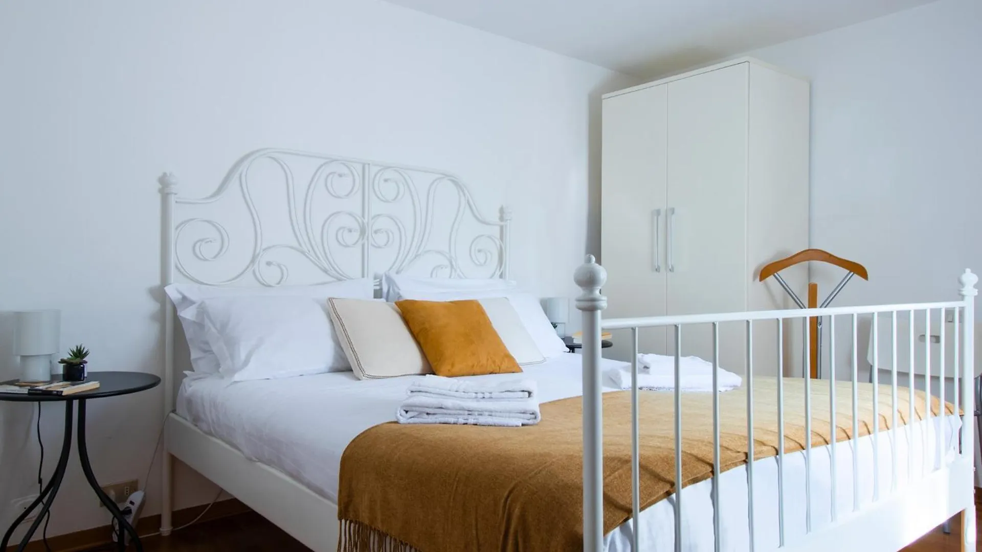 Central Romantic Attic In Verona City Center location